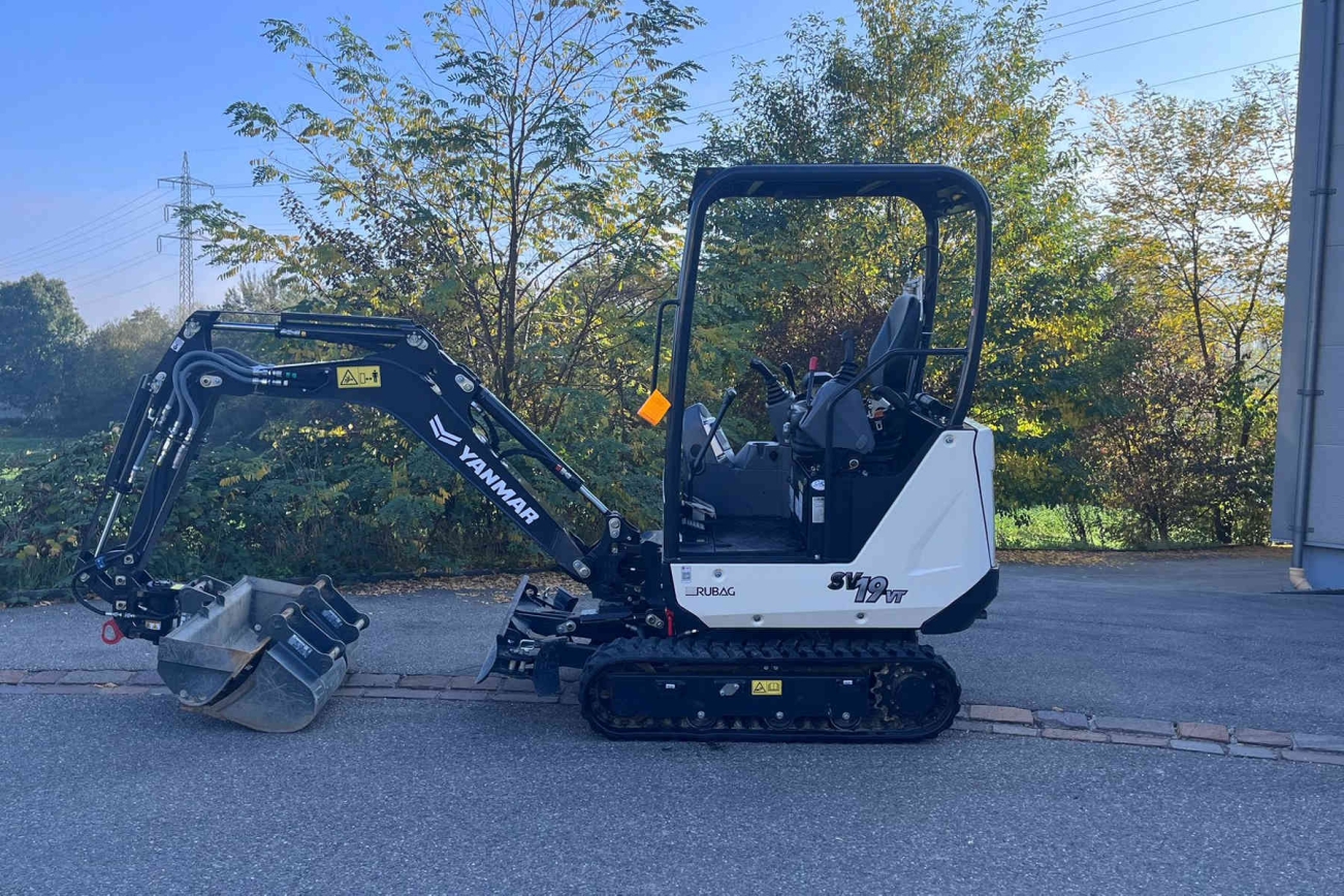 YANMAR Raupenbagger von Links