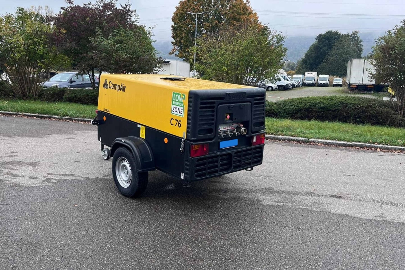 Compair Kompressor C76-7 in gelb von hinten linkes