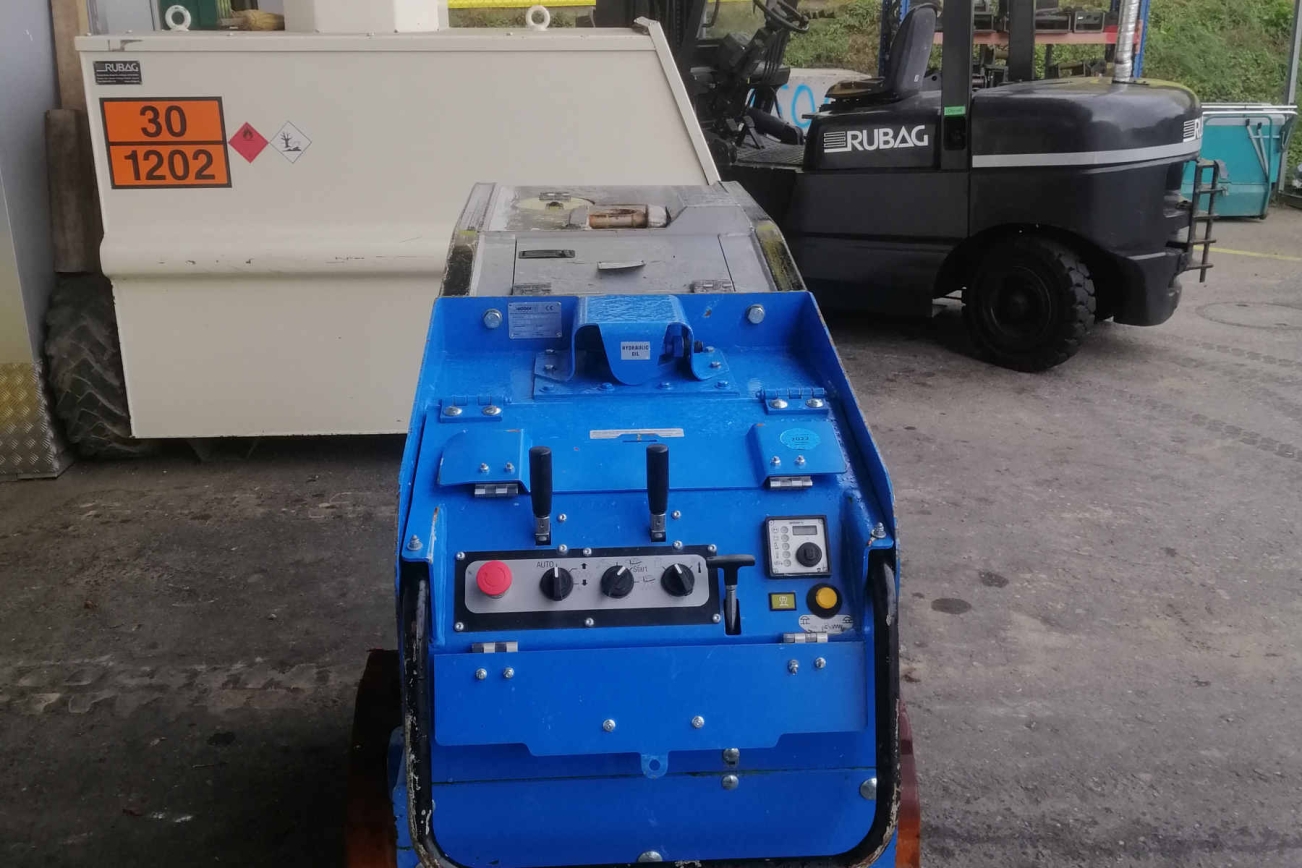 WEBER Grabenwalze TRC86 grau/hellblau von vorne