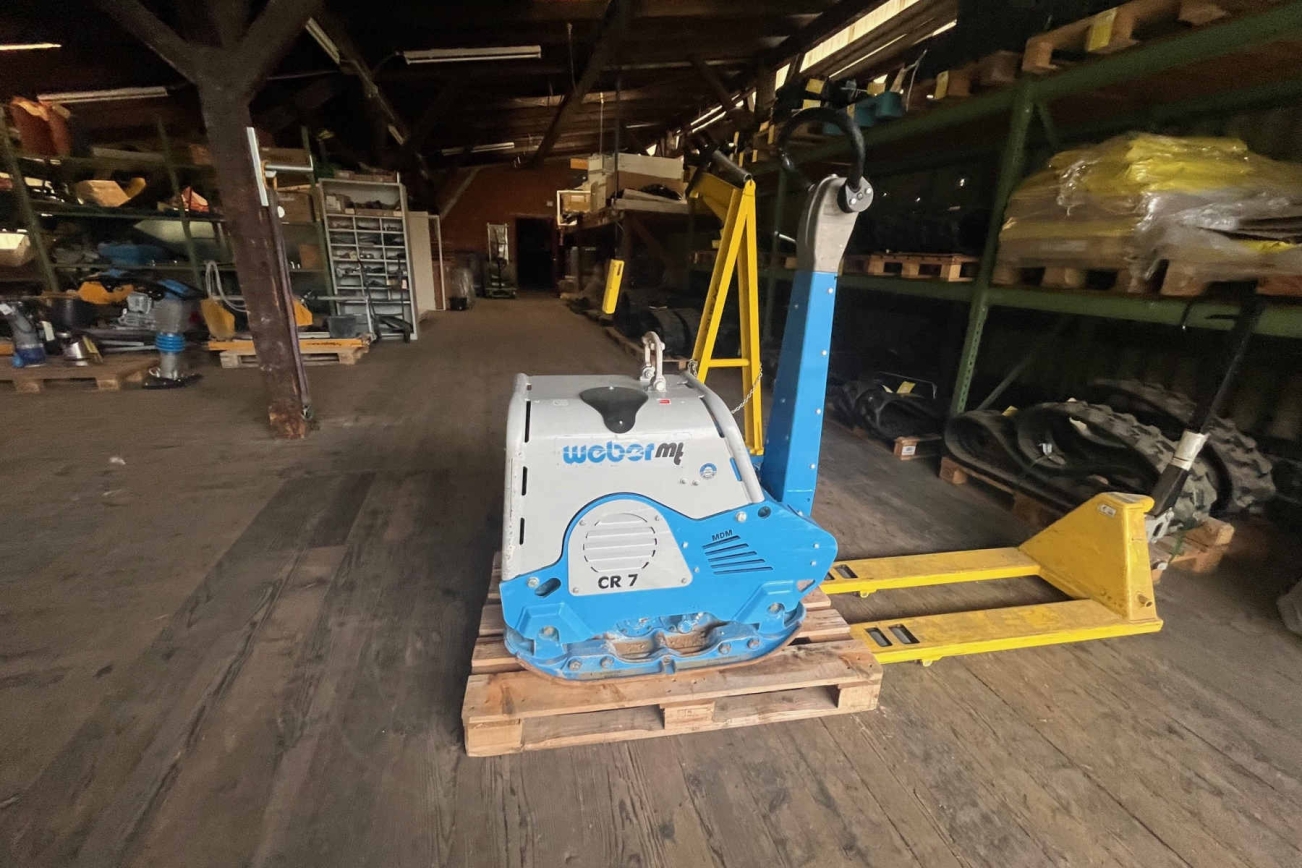 WEBER reversierbare-Vibroplatte CR7 MDM von der linken Seite